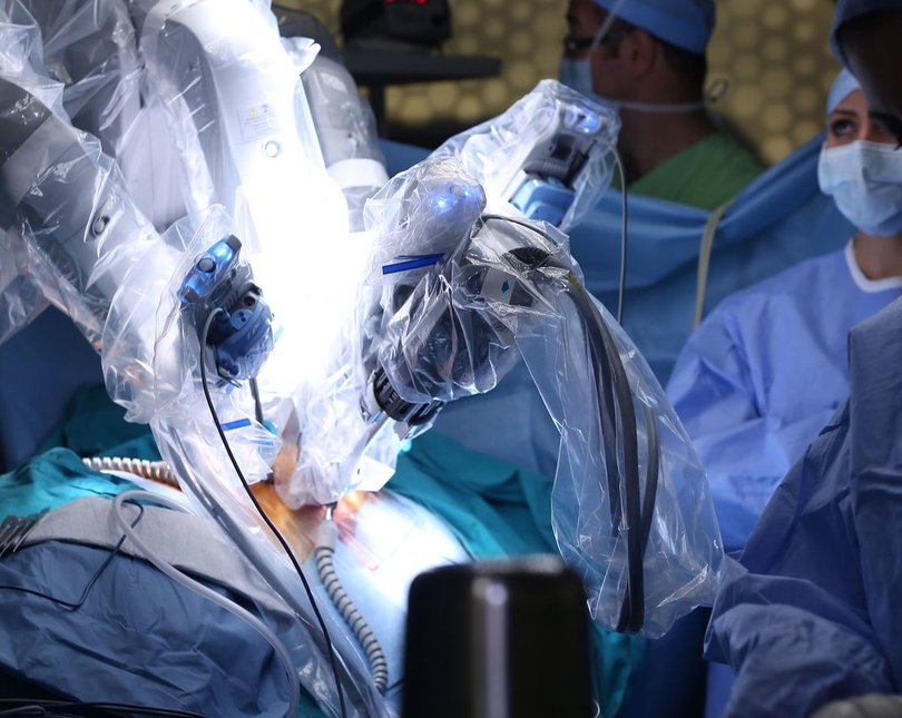 Surgery taking place with the use of robotic tools