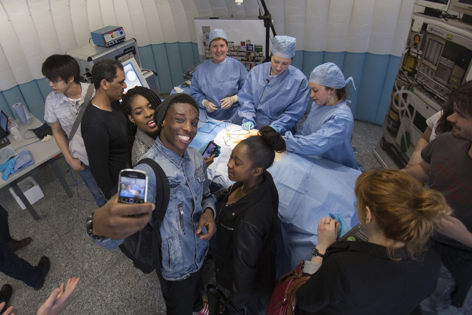 Family enjoys medical demo at the Festival